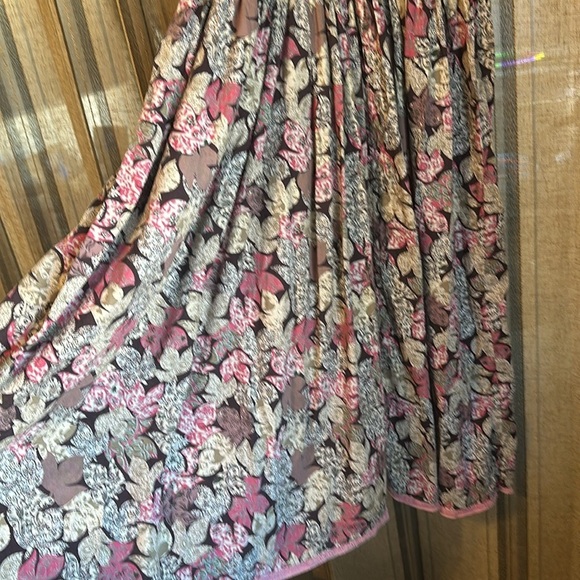 Kiana patterned dress size medium EUC - Picture 3 of 9